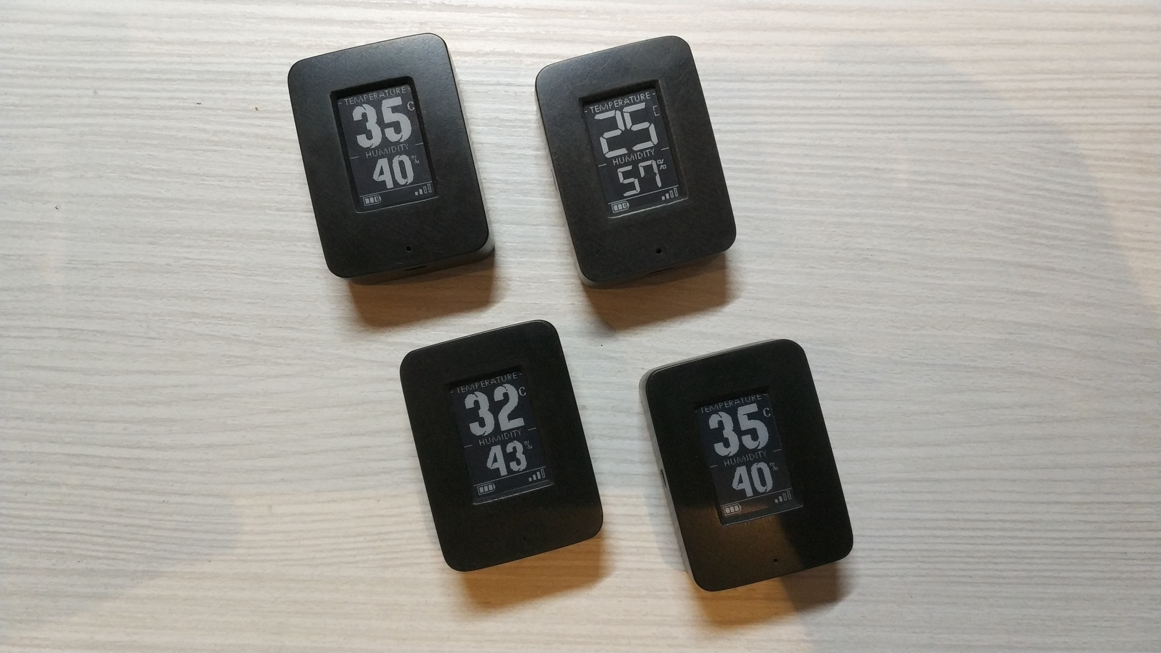 adafruit-Bluetooth eInk Display Clock with Temperature Humidity Sensor